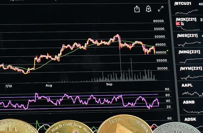 Peter Schiff Upozorava: Tokenizirane Dionice Iscrpiće Likvidnost Bitcoina
                Peter Schiff, poznat kao jedan od najžešćih zagovornika zlata i dugogodišnji kritičar Bitcoina, ponovo je uzburkao javnost svojim oštrim komentarima. Prema Schiffu, nedavni rast Bitcoina 